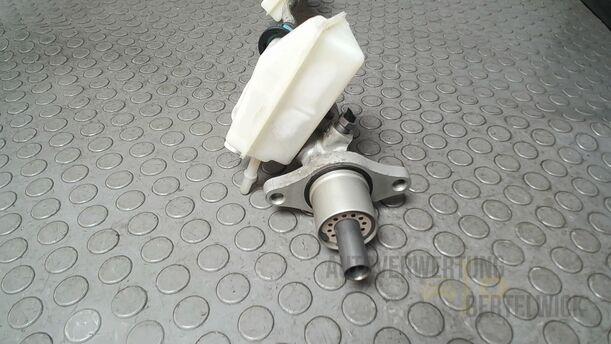 Foto: HAUPTBREMSZYLINDER eines Ford Focus C-MAX 1.6 Ti-VCT