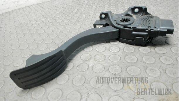 Foto: GASPEDAL ( AUTOMATIK ) eines Ford Mondeo Turnier 2.0 TDCi Aut.
