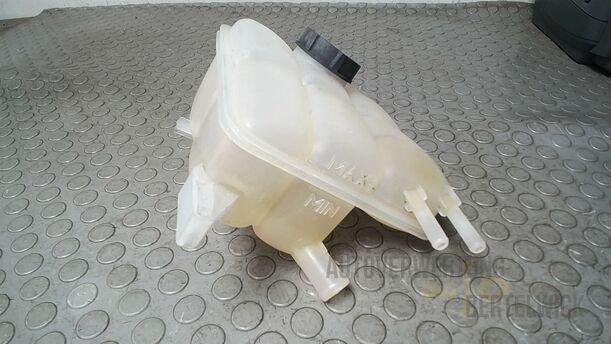 Foto: AUSGLEICHSBEHÄLTER eines Ford Focus C-MAX 1.6 Ti-VCT