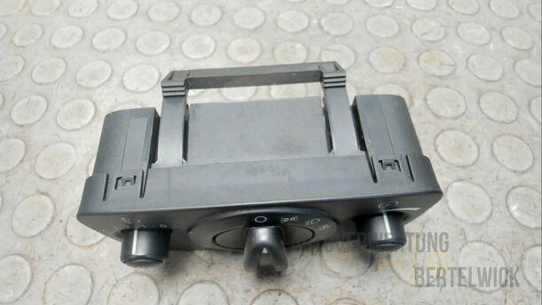 Foto: LICHTSCHALTER eines Ford Mondeo Turnier 2.0 TDCi Aut.