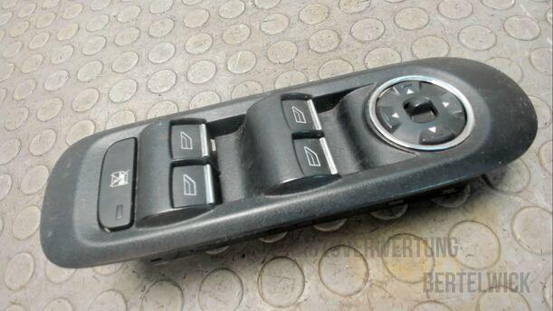 Foto: FENSTERHEBERSCHALTER VORNE LINKS eines Ford Mondeo Turnier 2.0 TDCi Aut.