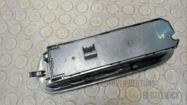 Foto: FENSTERHEBERSCHALTER VORNE LINKS eines Ford Mondeo Turnier 2.0 TDCi Aut.