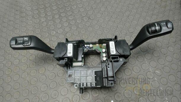 Foto: LENKSTOCKSCHALTER / KOMBISCHALTER eines Ford Mondeo Turnier 2.0 TDCi Aut.