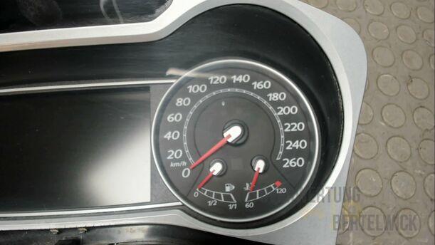 Foto: KOMBIINSTRUMENT / TACHOEINHEIT eines Ford Mondeo Turnier 2.0 TDCi Aut.