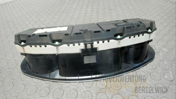 Foto: KOMBIINSTRUMENT / TACHOEINHEIT eines Ford Mondeo Turnier 2.0 TDCi Aut.