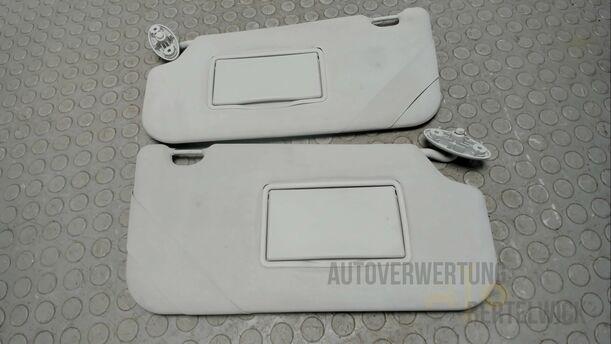 Foto: SONNENBLENDENPAAR eines Ford Mondeo Turnier 2.0 TDCi Aut.