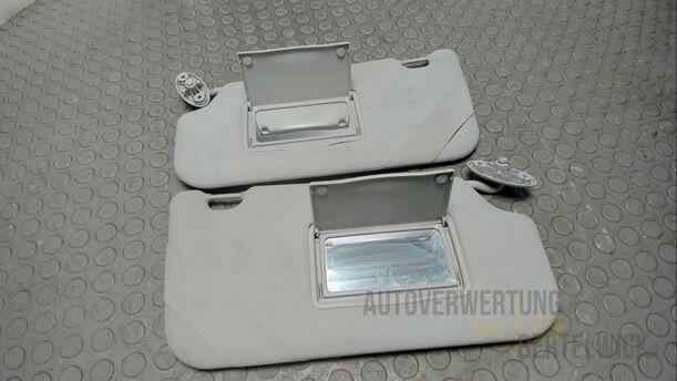 Foto: SONNENBLENDENPAAR eines Ford Mondeo Turnier 2.0 TDCi Aut.