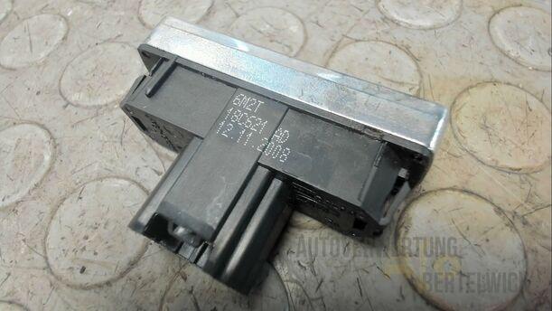 Foto: SCHALTER HECKSCHEIBENHEIZUNG eines Ford Mondeo Turnier 2.0 TDCi Aut.