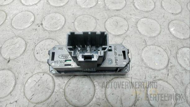 Foto: SCHALTER HECKSCHEIBENHEIZUNG eines Ford Mondeo Turnier 2.0 TDCi Aut.