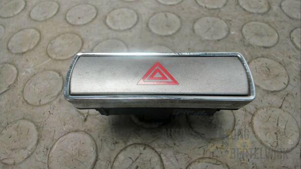 Foto: WARNBLINKSCHALTER eines Ford Mondeo Turnier 2.0 TDCi Aut.