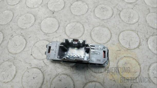 Foto: WARNBLINKSCHALTER eines Ford Mondeo Turnier 2.0 TDCi Aut.