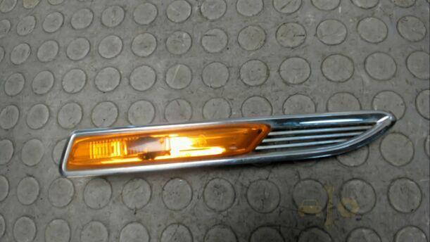 Foto: BLINKER SEITE RECHTS eines Ford Mondeo Turnier 2.0 TDCi Aut.