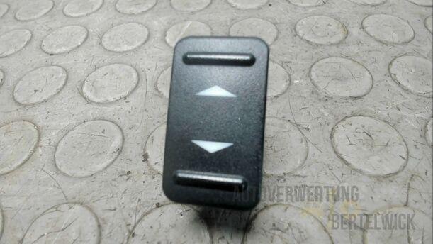 Foto: FENSTERHEBERSCHALTER eines Ford Mondeo Turnier 2.0 TDCi Aut.