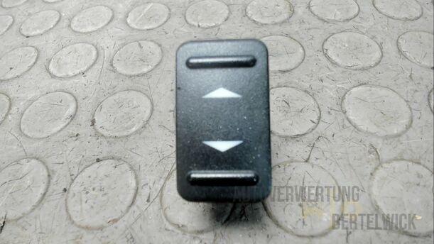 Foto: FENSTERHEBERSCHALTER eines Ford Mondeo Turnier 2.0 TDCi Aut.