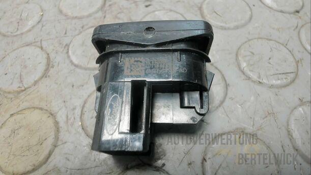 Foto: FENSTERHEBERSCHALTER eines Ford Mondeo Turnier 2.0 TDCi Aut.