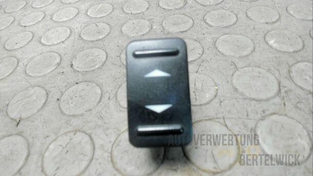 Foto: FENSTERHEBERSCHALTER eines Ford Mondeo Turnier 2.0 TDCi Aut.