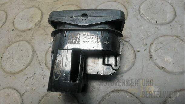Foto: FENSTERHEBERSCHALTER eines Ford Mondeo Turnier 2.0 TDCi Aut.
