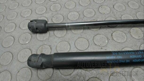 Foto: HECKKLAPPENDÄMPFERPAAR eines Ford Mondeo Turnier 2.0 TDCi Aut.