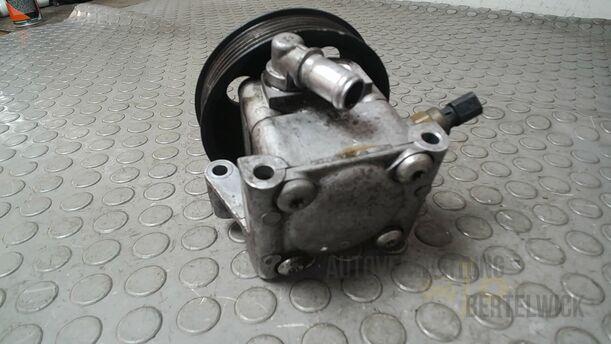 Foto: PUMPE SERVOLENKUNG/ SERVOPUMPE eines Ford Focus C-MAX 1.6 Ti-VCT