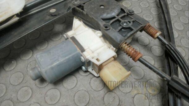 Foto: FENSTERHEBER VORNE LINKS eines Ford Mondeo Turnier 2.0 TDCi Aut.