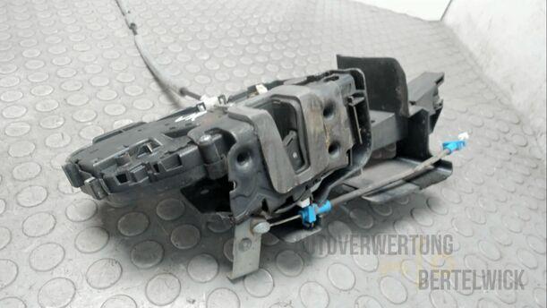 Foto: TÜRSCHLOSS VORNE RECHTS eines Ford Mondeo Turnier 2.0 TDCi Aut.