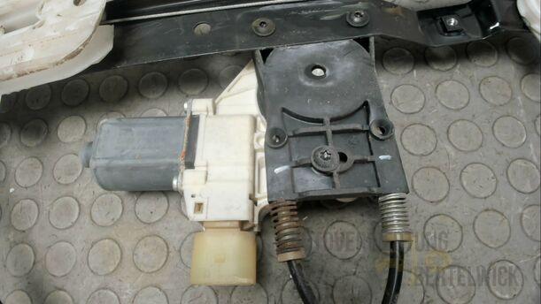 Foto: FENSTERHEBER HINTEN RECHTS eines Ford Mondeo Turnier 2.0 TDCi Aut.