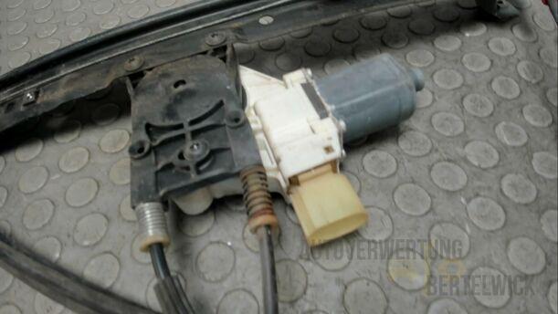 Foto: FENSTERHEBER VORNE RECHTS eines Ford Mondeo Turnier 2.0 TDCi Aut.
