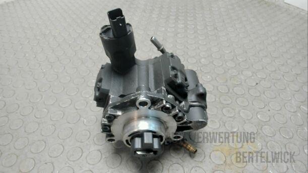 Foto: DIESELEINSPRITZPUMPE / HOCHDRUCKPUMPE eines Ford Mondeo Turnier 2.0 TDCi Aut. GL