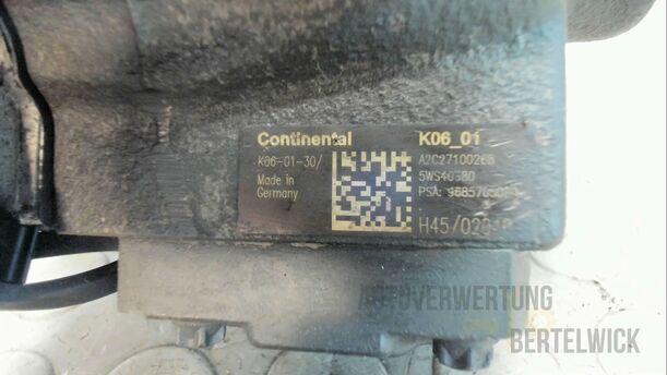 Foto: DIESELEINSPRITZPUMPE / HOCHDRUCKPUMPE eines Ford Mondeo Turnier 2.0 TDCi Aut. GL