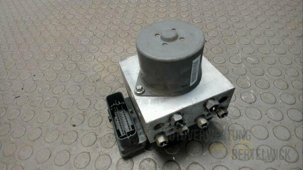 Foto: HAUPTBREMSAGGREGAT ABS / ESP eines Ford Mondeo Turnier 2.0 TDCi Aut. GL