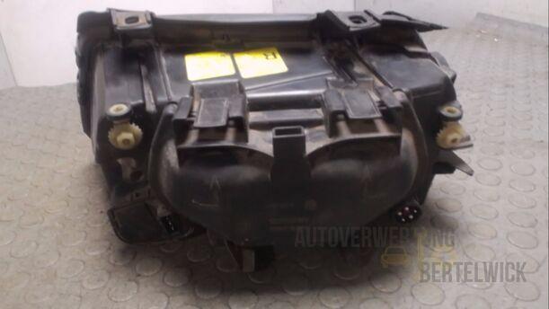 Foto: SCHEINWERFER RECHTS eines Audi A4 Avant 1.8 GL