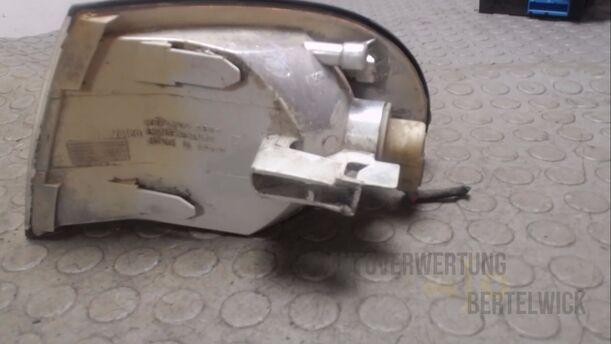 Foto: BLINKER / BLINKLEUCHTE RECHTS (VALEO) eines Audi A4 Avant 1.8 GL