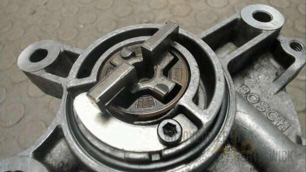 Foto: VAKUUMPUMPE eines Ford Mondeo Turnier 2.0 TDCi Aut. GL