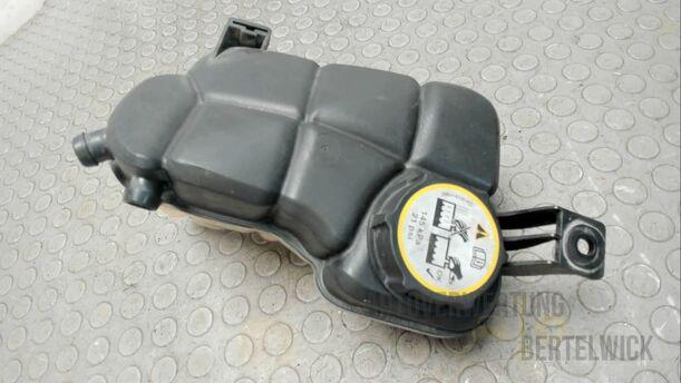 Foto: AUSGLEICHSBEHÄLTER eines Ford Mondeo Turnier 2.0 TDCi Aut. GL