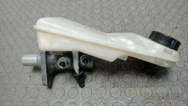 Foto: HAUPTBREMSZYLINDER eines Ford Mondeo Turnier 2.0 TDCi Aut. GL