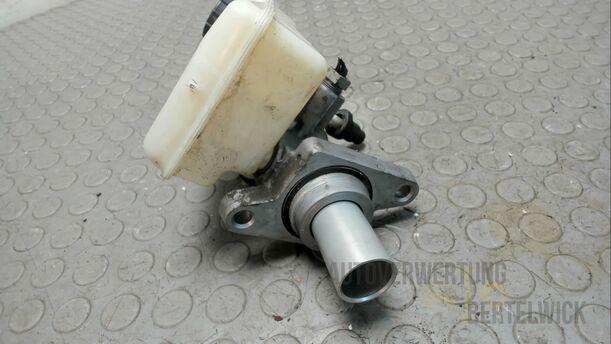 Foto: HAUPTBREMSZYLINDER eines Ford Mondeo Turnier 2.0 TDCi Aut. GL