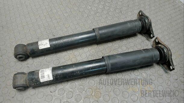 Foto: STOSSDÄMPFERPAAR eines Ford Mondeo Turnier 2.0 TDCi Aut. GL