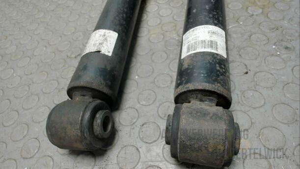 Foto: STOSSDÄMPFERPAAR eines Ford Mondeo Turnier 2.0 TDCi Aut. GL