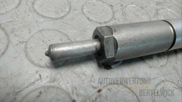 Foto: DIESELEINSPRITZVENTIL / EINSPRITZDÜSE eines Ford Mondeo Turnier 2.0 TDCi Aut. GL