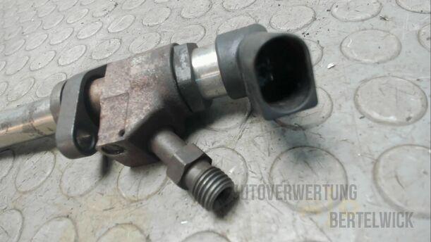 Foto: DIESELEINSPRITZVENTIL / EINSPRITZDÜSE eines Ford Mondeo Turnier 2.0 TDCi Aut. GL