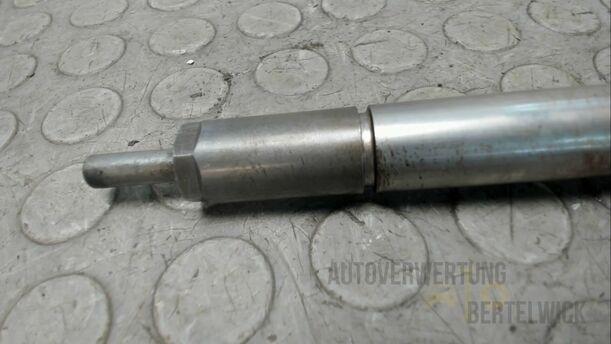 Foto: DIESELEINSPRITZVENTIL / EINSPRITZDÜSE eines Ford Mondeo Turnier 2.0 TDCi Aut. GL