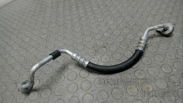 Foto: KLIMALEITUNG / SCHLAUCHROHRLEITUNG eines Ford Mondeo Turnier 2.0 TDCi Aut. GL