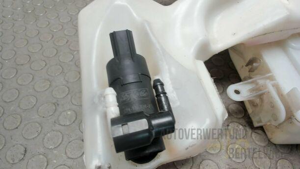 Foto: SCHEIBENWASCHBEHÄLTER eines Ford Mondeo Turnier 2.0 TDCi Aut. GL