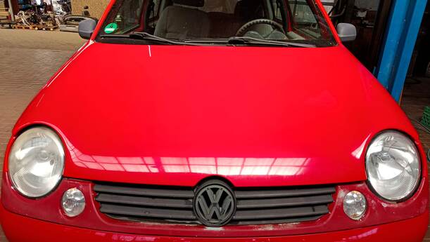 Foto: MOTORHAUBE eines VW Lupo 1.0 GL