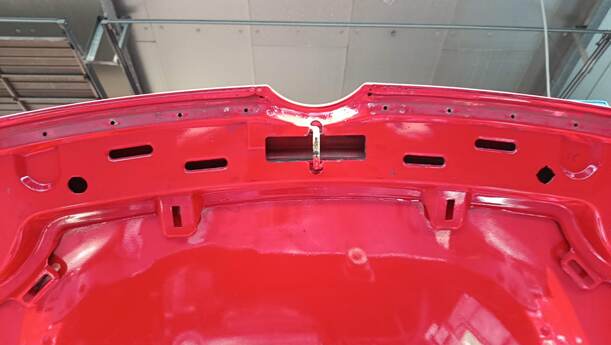 Foto: MOTORHAUBE eines VW Lupo 1.0 GL