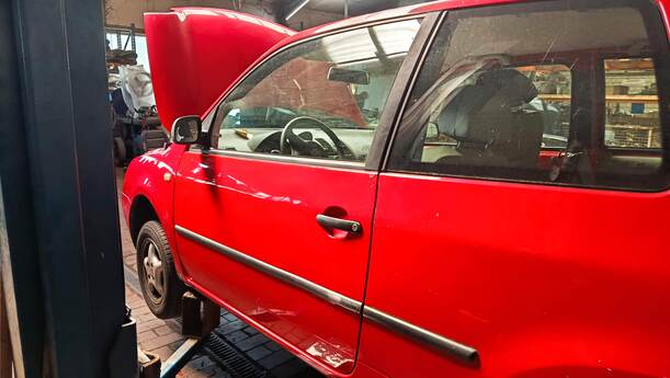 Foto: TÜR VORNE LINKS eines VW Lupo 1.0 GL