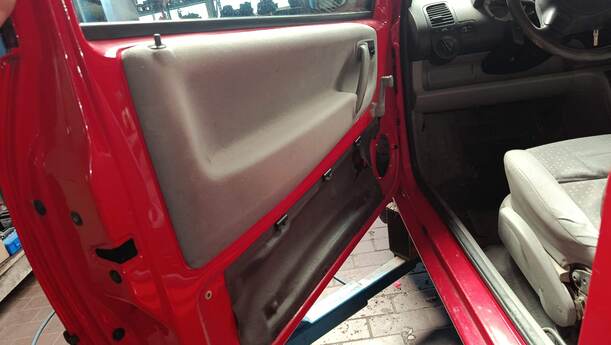 Foto: TÜR VORNE LINKS eines VW Lupo 1.0 GL