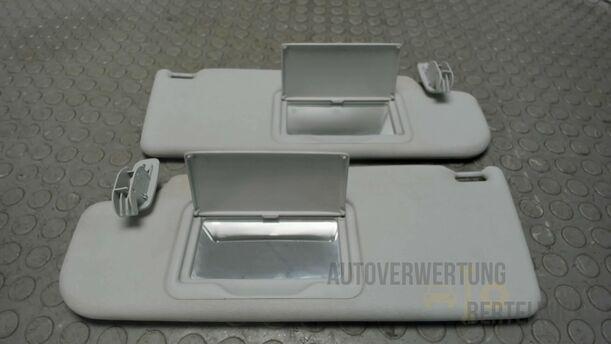 Foto: SONNENBLENDENPAAR eines VW Lupo 1.0 GL