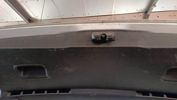 Foto: HECKKLAPPE/ HECKDECKEL ( LIMOUSINE ) eines VW Golf 1.4 GL