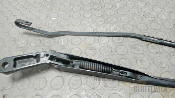 Foto: SCHEIBENWISCHERARME VORNE eines VW Lupo 1.0 GL